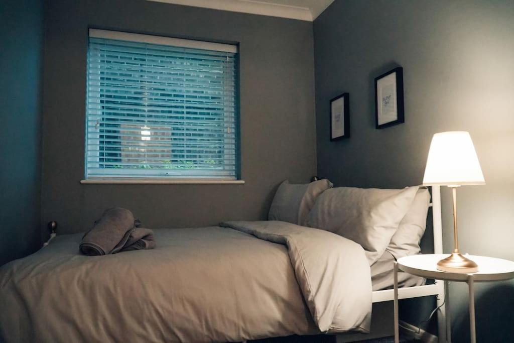 Modern 2 Bed Apartment Near City Centre 切姆 外观 照片
