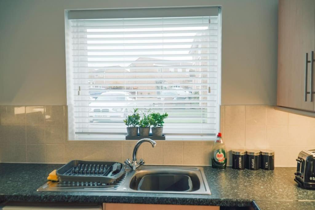 Modern 2 Bed Apartment Near City Centre 切姆 外观 照片